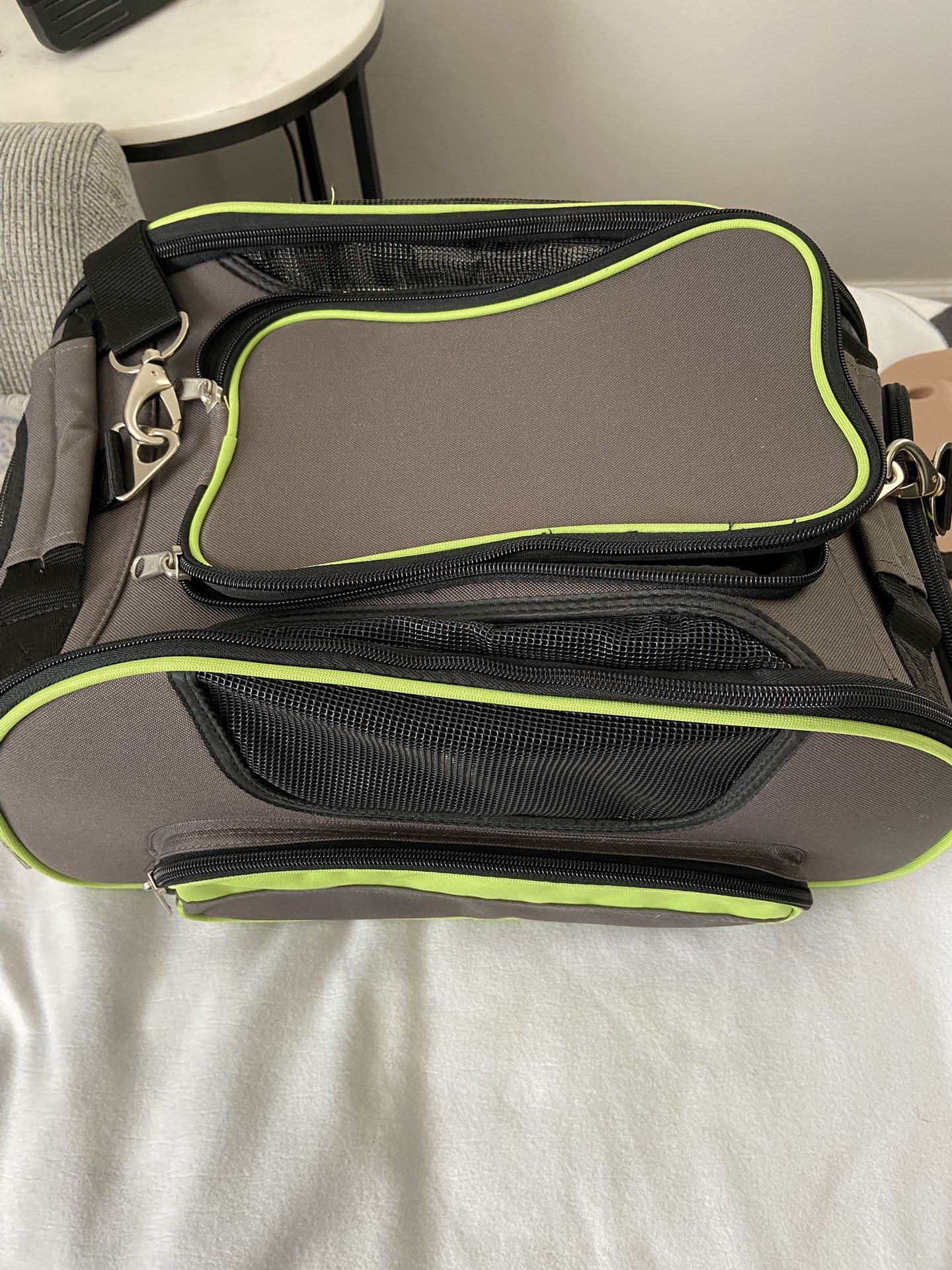 dog and small animal carrier excellent condition