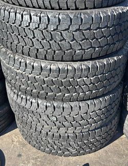 275/70/18 Goodyear 📍📍 Vendo un set de llantas con 80% de vida las 4 📍🌟