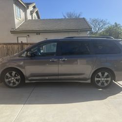 2015 Toyota Sienna