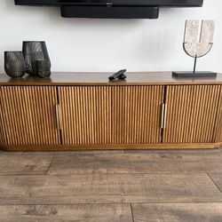TV console 
