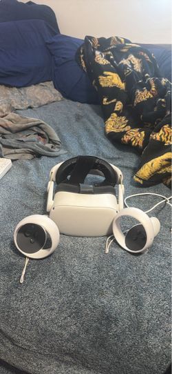Meta Quest 2 VR Headset with Contrllers