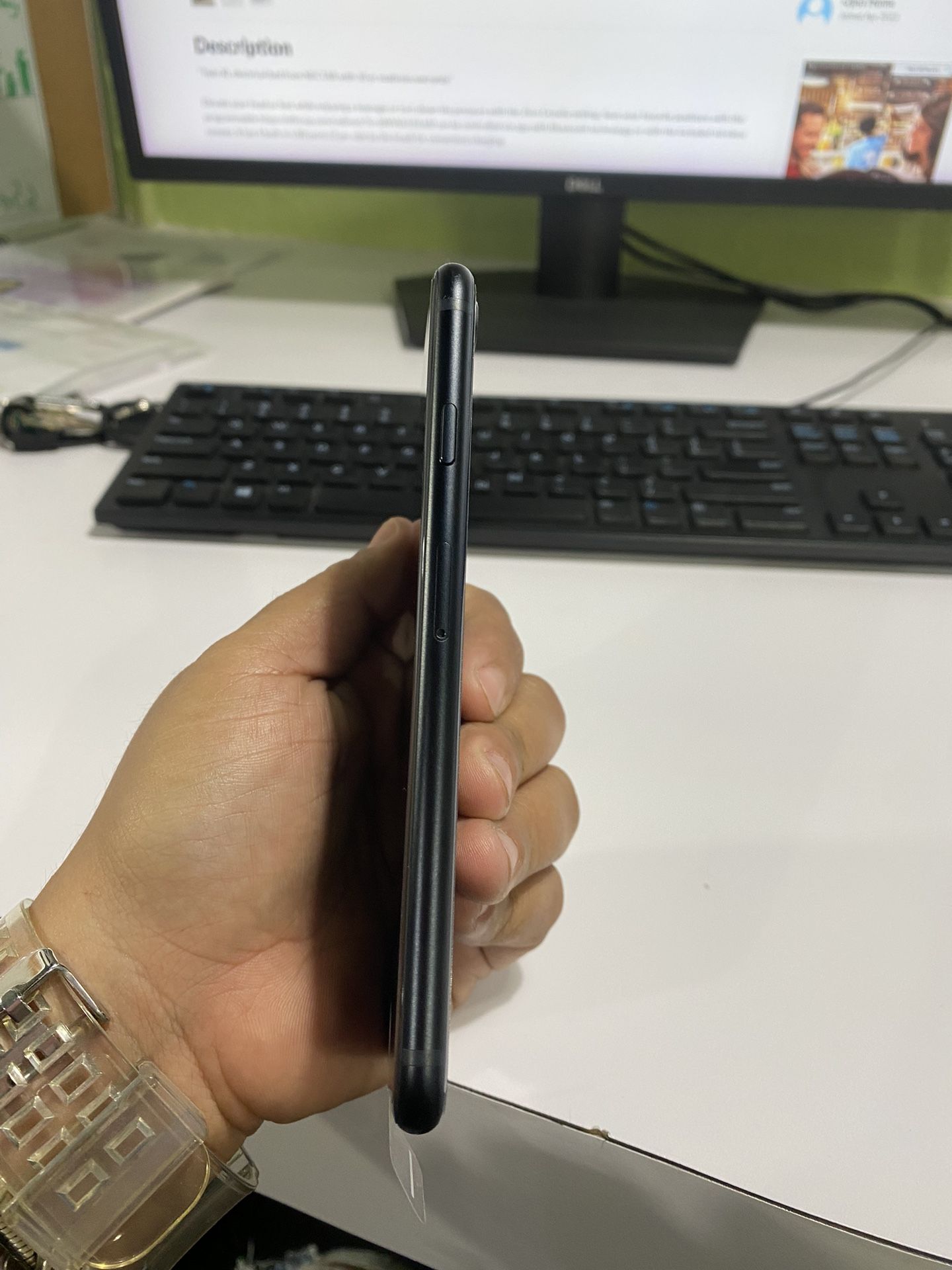 iPhone SE, New. 64GB