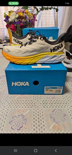 New Hoka size 9D