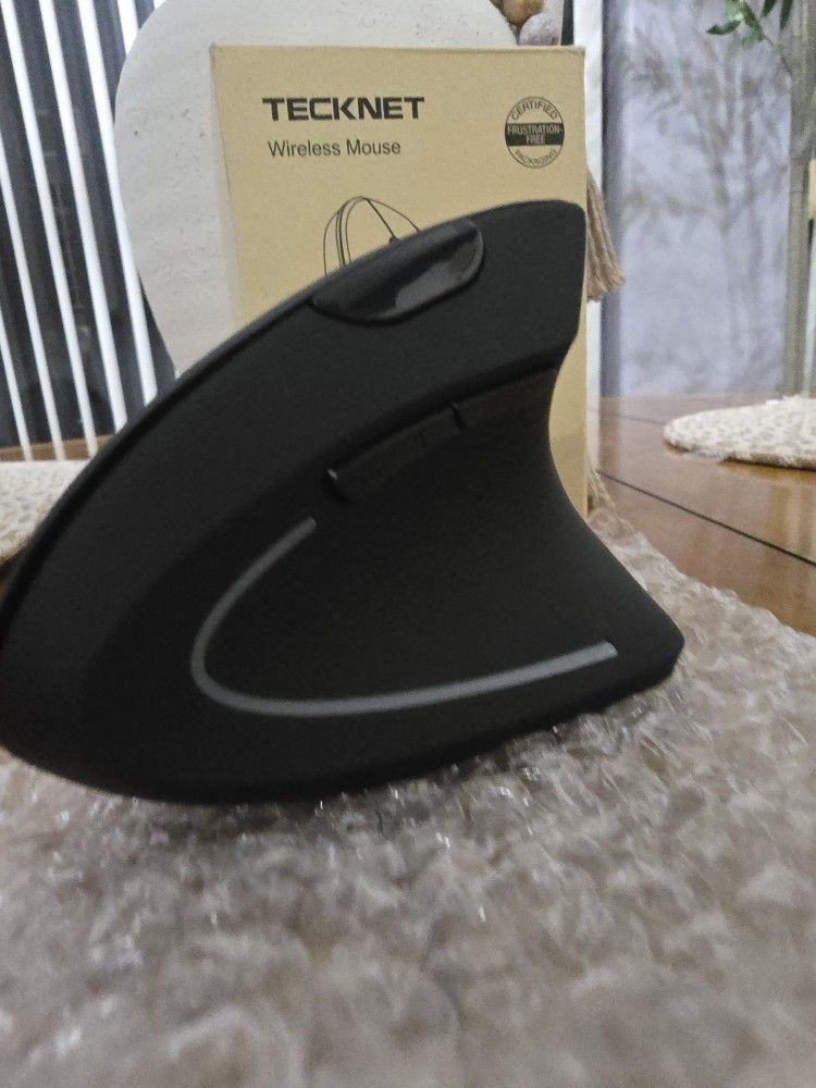 Wireless Ergonomic Mouse NEW 