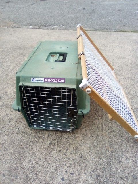 Dog Kennel +Gate+Bowl 20.00