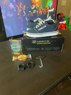 Boys Heelys Size 1