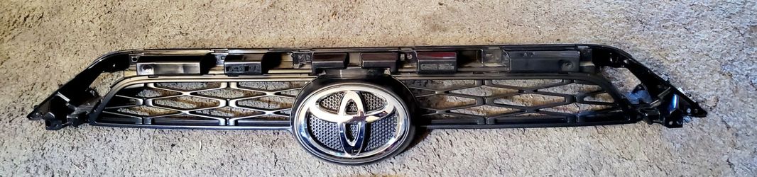Brand new OEM Toyota Corolla S/SE Front Grille