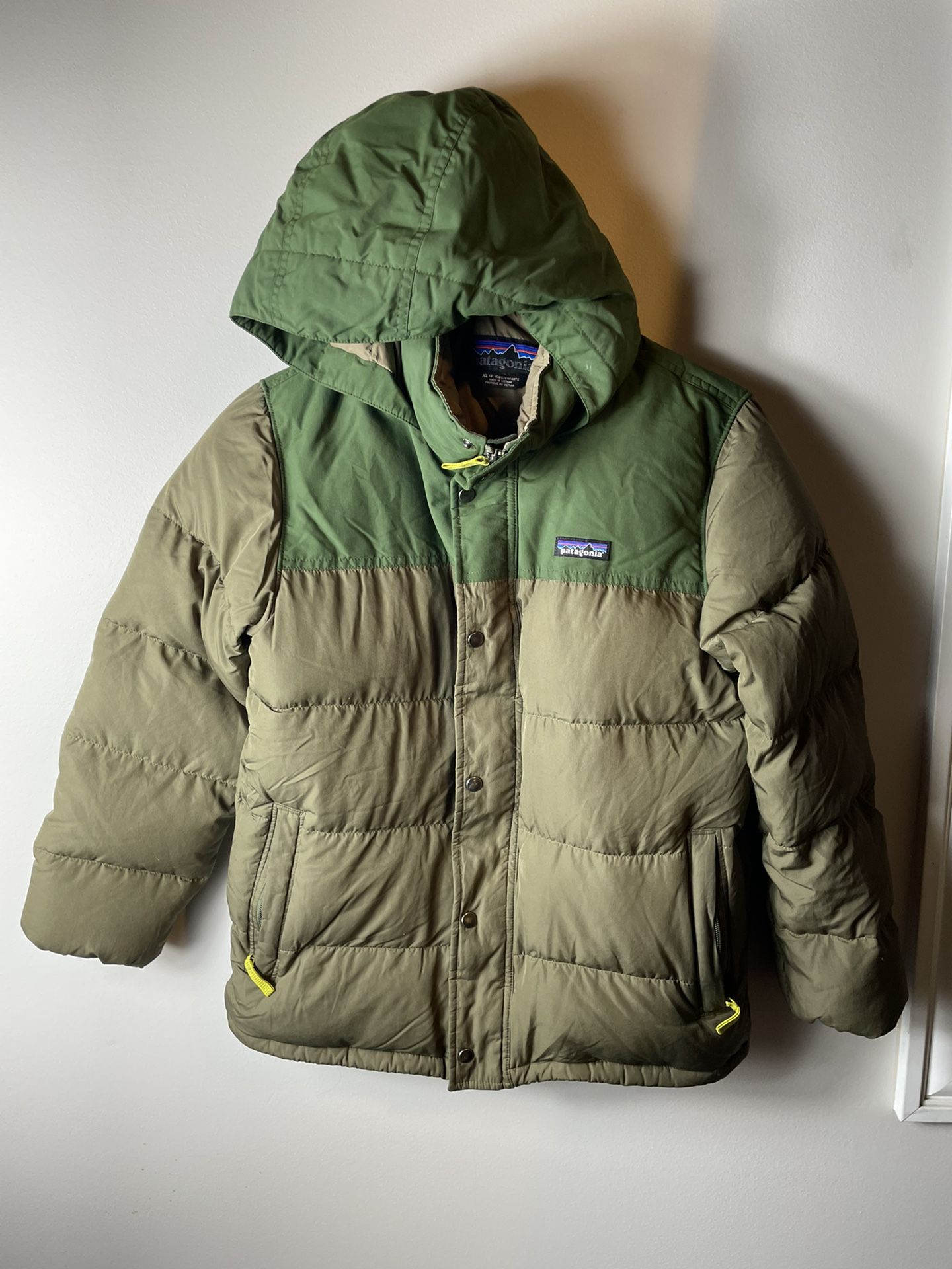 Patagonia Boys' Bivy Hooded Green Color Block Puffer Jacket/Coat Size Youth Kids XL 14