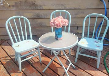 Adorable Kids refurbished Patio Set