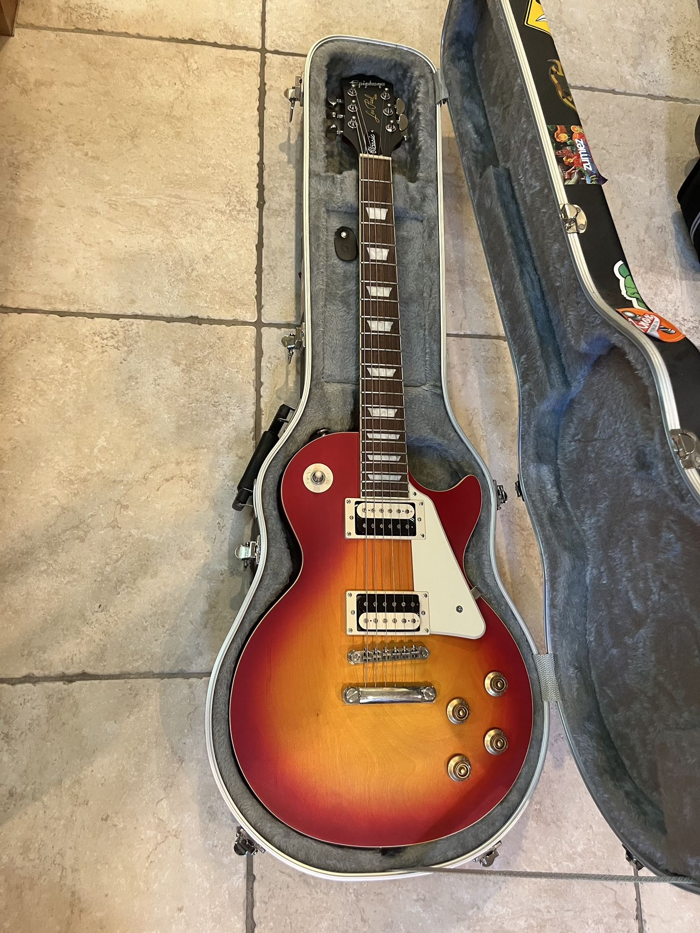 Epiphone Les Paul Classic (Brand New) W/ Roadrunner Hardshell Guitar Case (Mint)