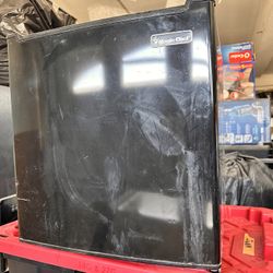 Magic Chef 1.7 cu. ft. Mini Fridge