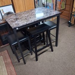 5-Piece Pud Marble Table/barstools! Must GO!