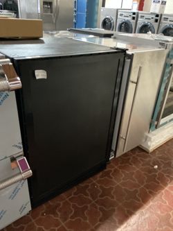 U-Line UHRF124-1S01A Undercounter Refrigerator (Open-Box / Scratch & Dent)