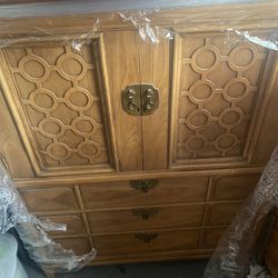 Tamerlane by Thomasville 5-piece Bedroom Set. Excellent Condition.