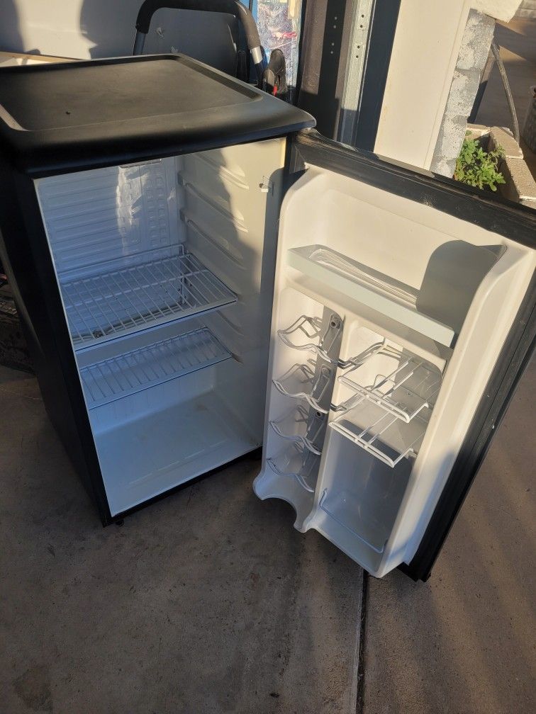 Mini Fridge for Sale in Woodville, CA OfferUp