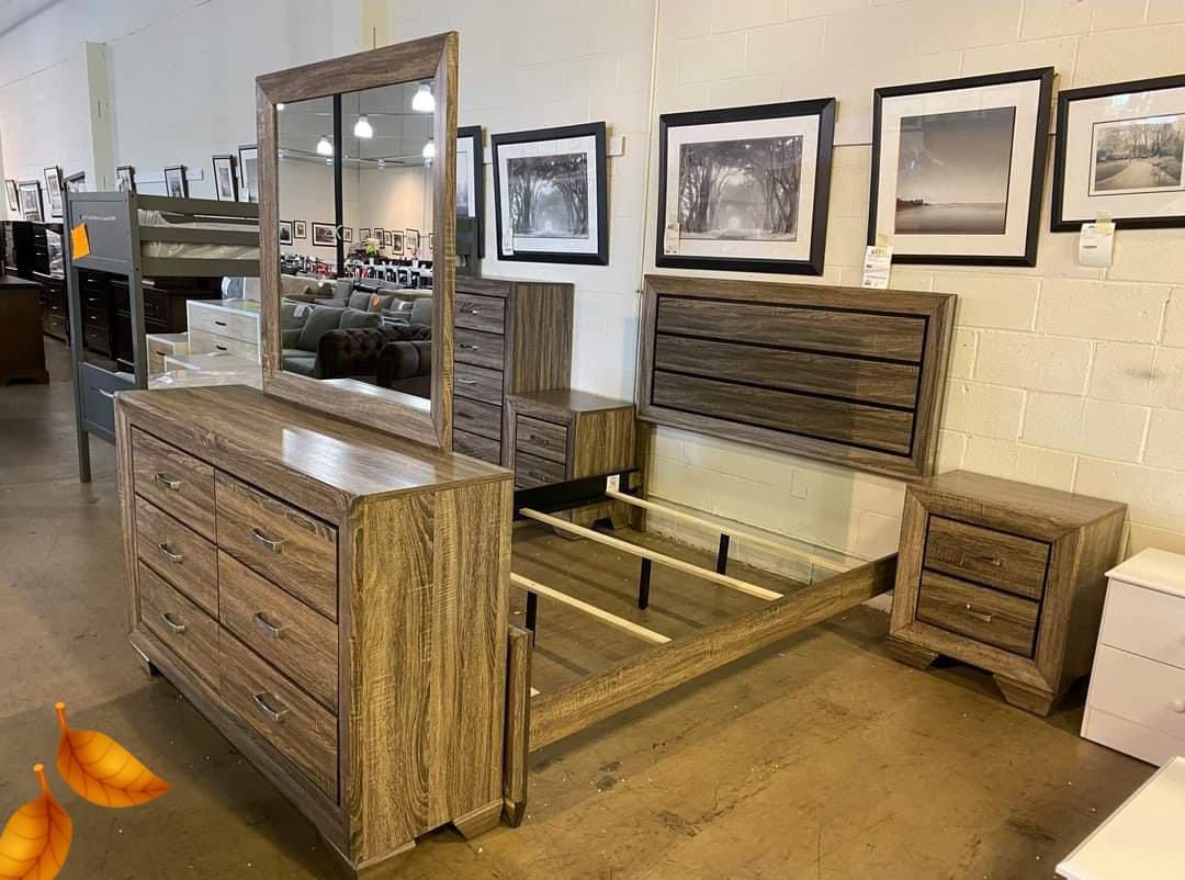 Kauffman 5 Pcs Bedroom Sets Dressers Nightstands Mirrors and Chests