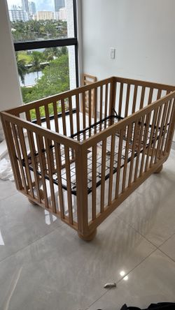 Amalfi Deluxe 5-In-1 Convertible Crib With Bonus Toddler Guardrail