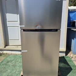 Vissani 18 Cu.ft Top Freezer Refrigerator