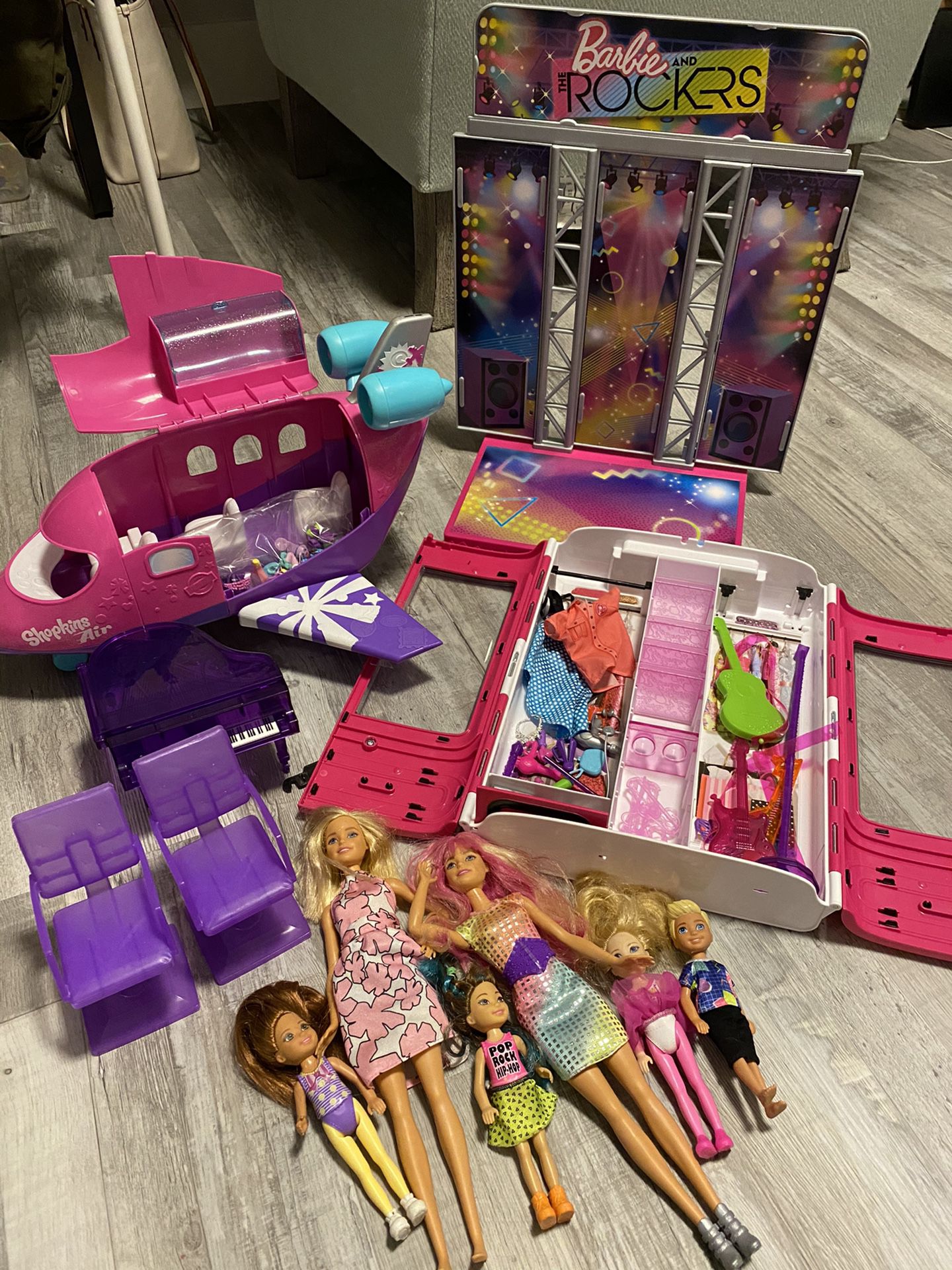 Barbie and Shopkins Airplane pack