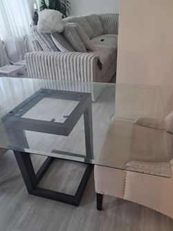 Glass table with 2 chairs