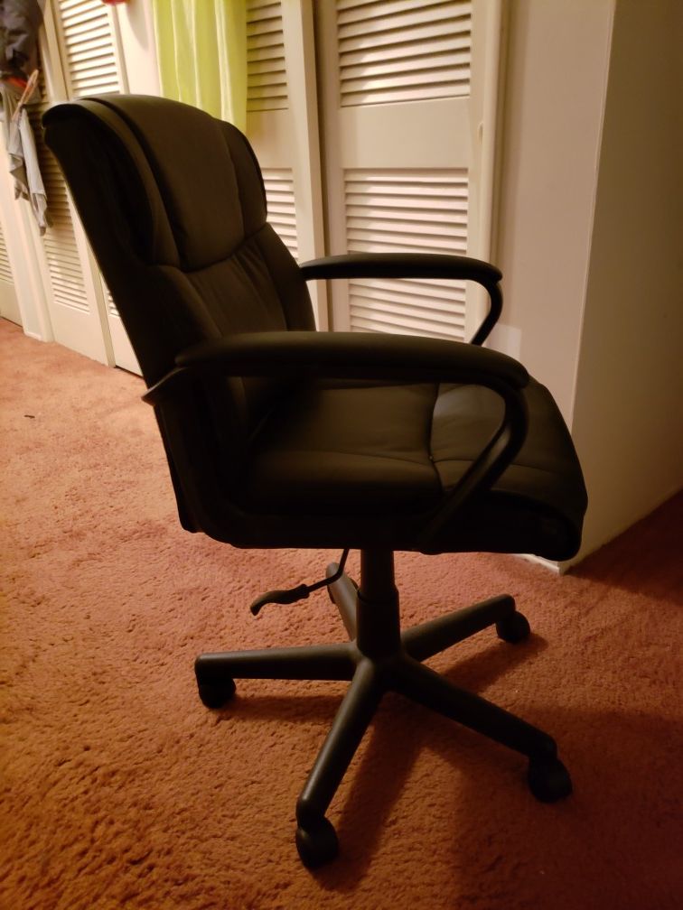 Target desk and adjustable spinning chair