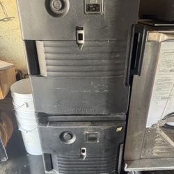 Used Cambro Food Pan Carrier  Black Front Loading electric - 6 Full-Size Pan Max Capacity.