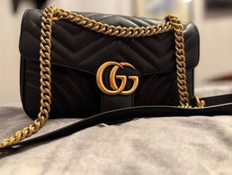 Black pleated headscarf