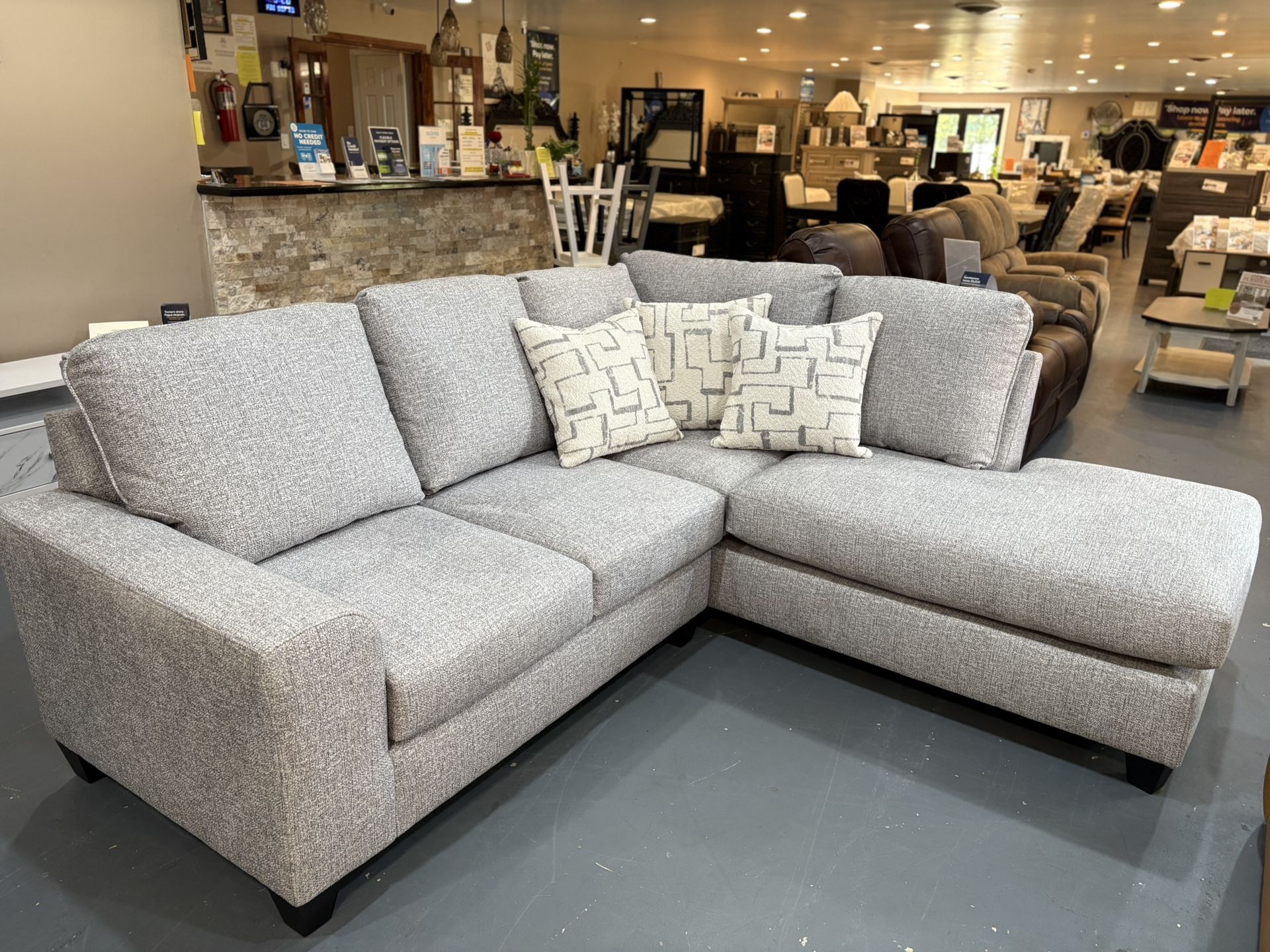 New 2pc Sectional 
