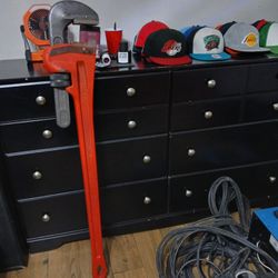 RIGID PIPE WRENCH.  60 Inch