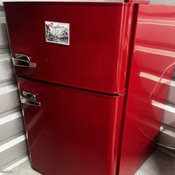 Havato Red Mini Fridge (in Like-New Condition)