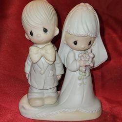 Precious Moments “The Lord Bless You and Keep You” Figurine (1979, Enesco E-3114)
