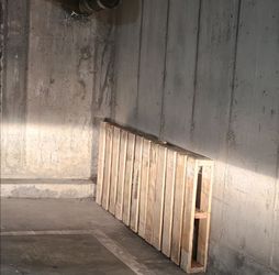 Large wood pallet