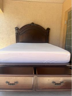 Mahogany Wood Queen Bed w/Drawers & Mattress (Delivery Available)
