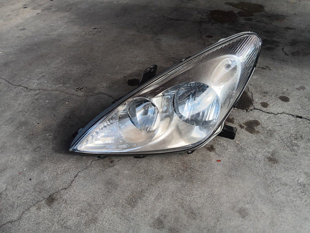 Lexus ES300 Headlight 