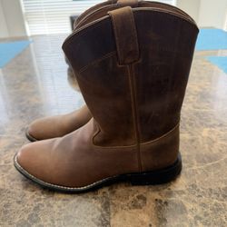 Justin Youth Cowboy Boots$70 3410y 19th Ave & 101