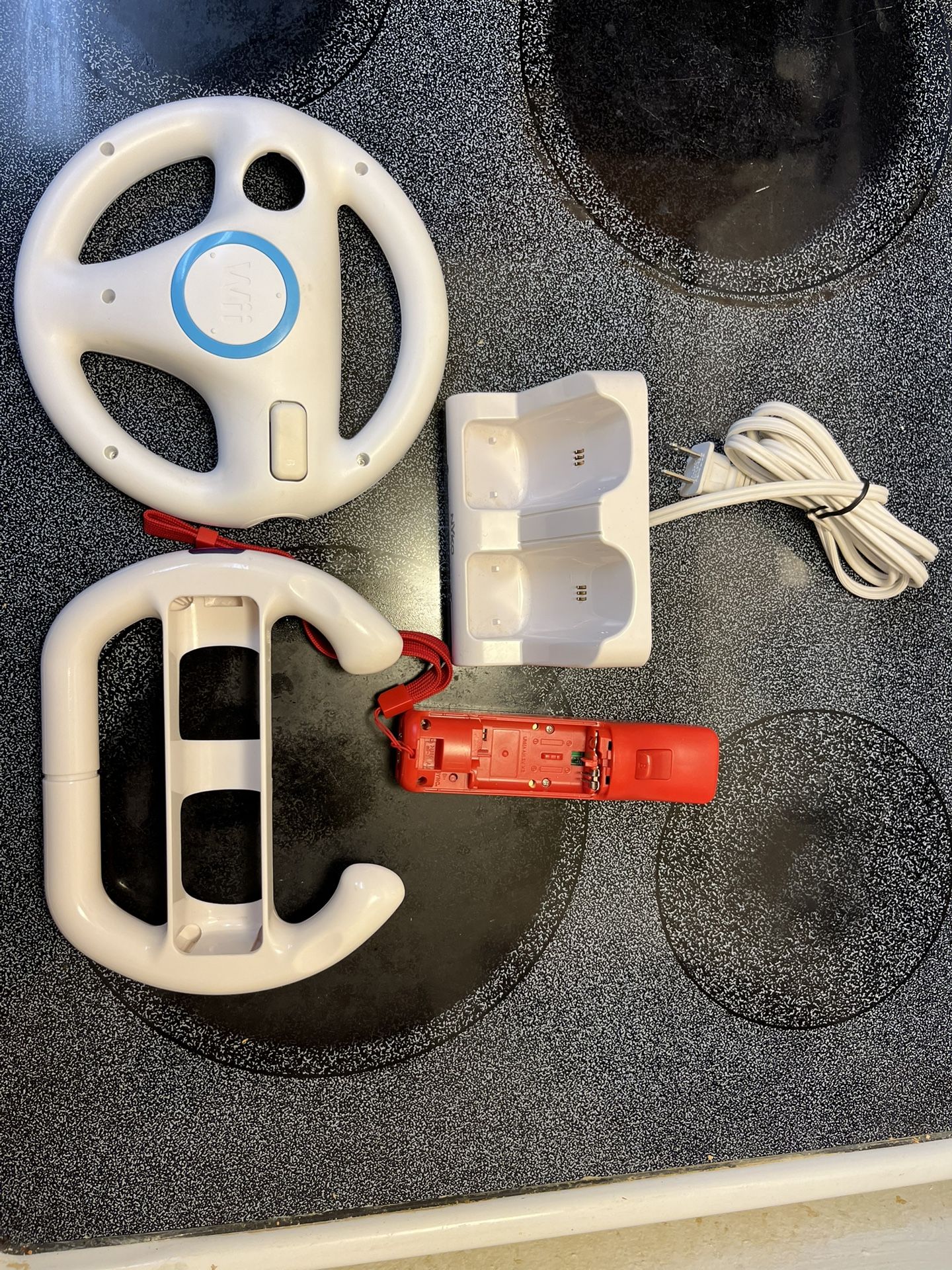Nintendo Wii Steering Wheel,Wiii Remote And Charging Station  Set