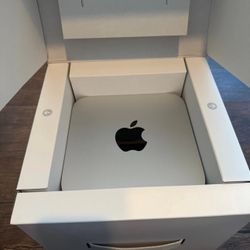 Mac Studio 2023 M2 Ultra 24-Core CPU 60-Core GPU 64GB 1TB - Great Condition