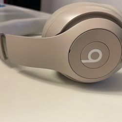 LIKE NEW - Beats Studio Pro - Sandstone