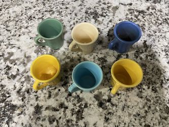 Vintage Peoria Plastic Yellow Cups 