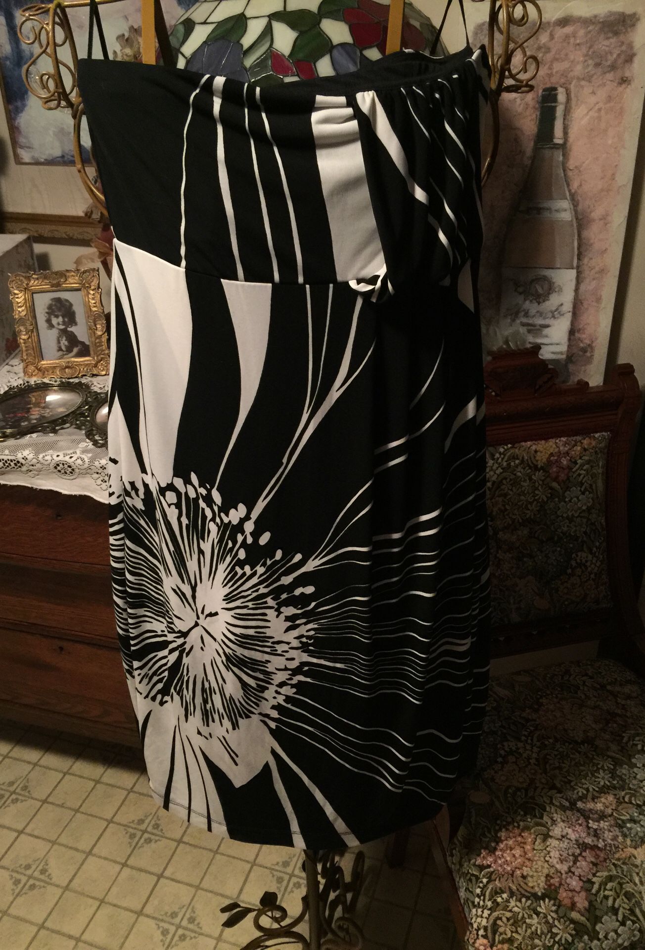 Misses summer stretch strapless eve club date dress black & white pattern island print Euc non smoke from the limited brand size small slip on