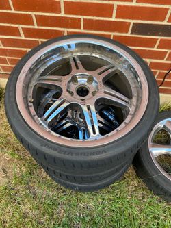 Mercedes Clk staggered 19 inch front 20 inch rear one rim has a crack one brand new tire