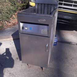 ** GOOD USED COMMERCIAL DEAN ELECTRIC FRYER ** $750 obo