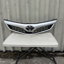 2012 2013 2014 Toyota Camry Front Bumper Grille 