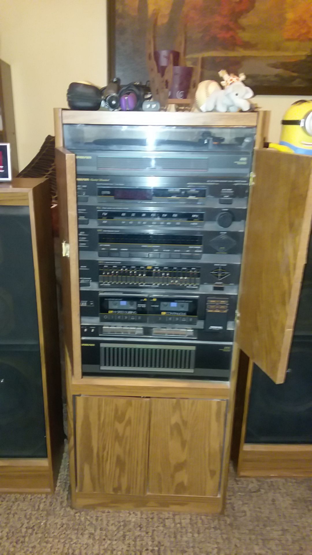 Soundesign Vintage stereo sound system with duel cassette decks and record player, am fm stereo receiver and graphic equalizer with 2 tower speaker