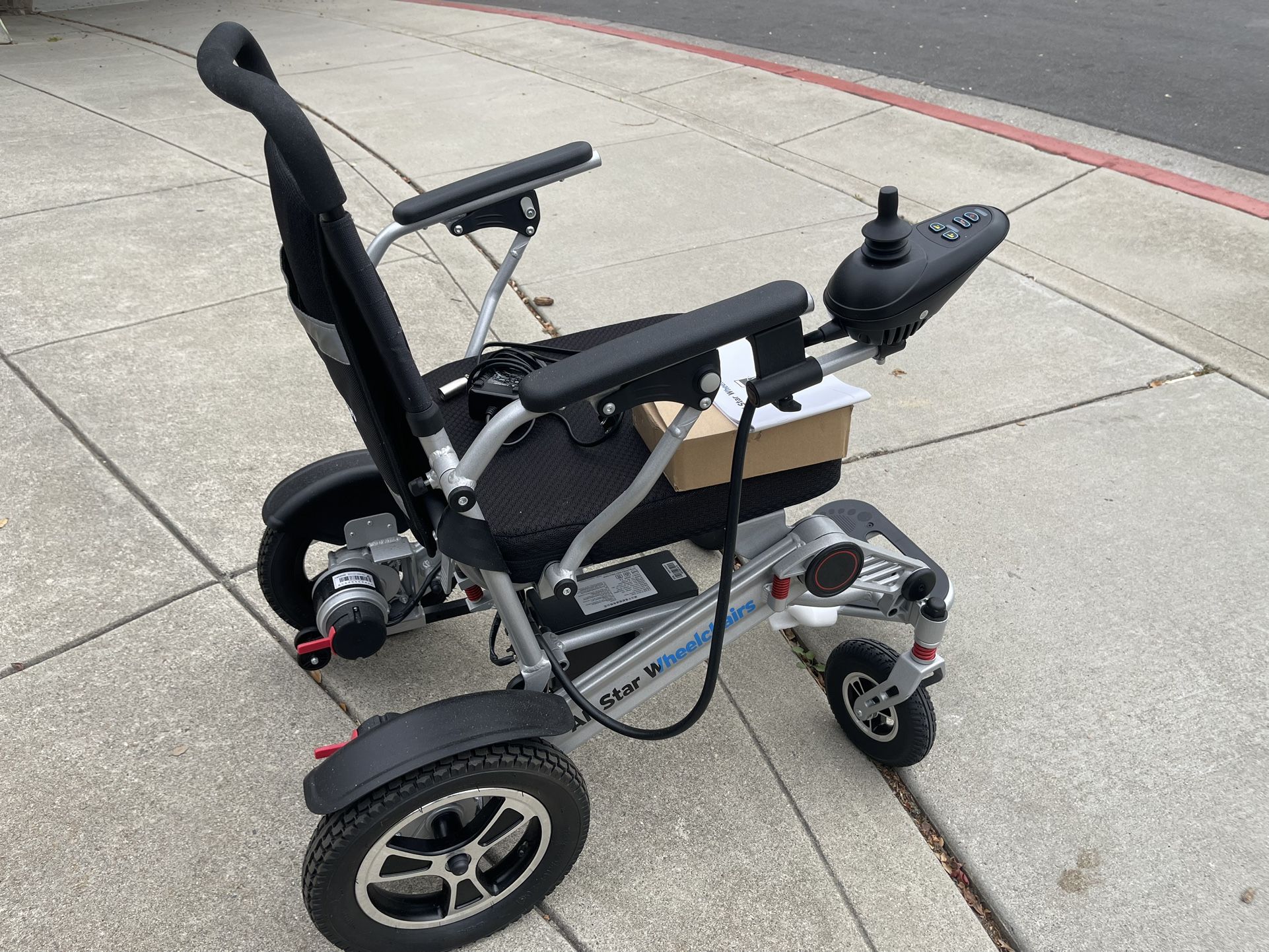 Electric Wheelchair, Folds, Heavy duty Beauty