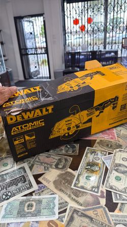 DEWALT Atomic Compact Series Circular Saw DCS571B