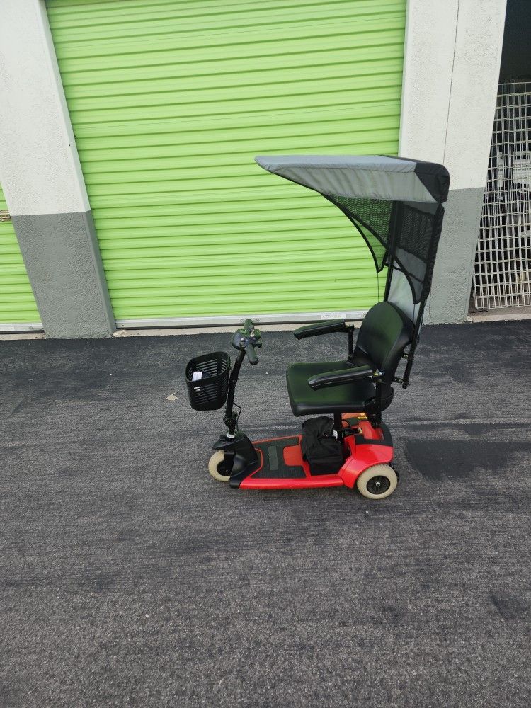 Pride GOGO 3 WHEELS SCOOTER  WITH COVER