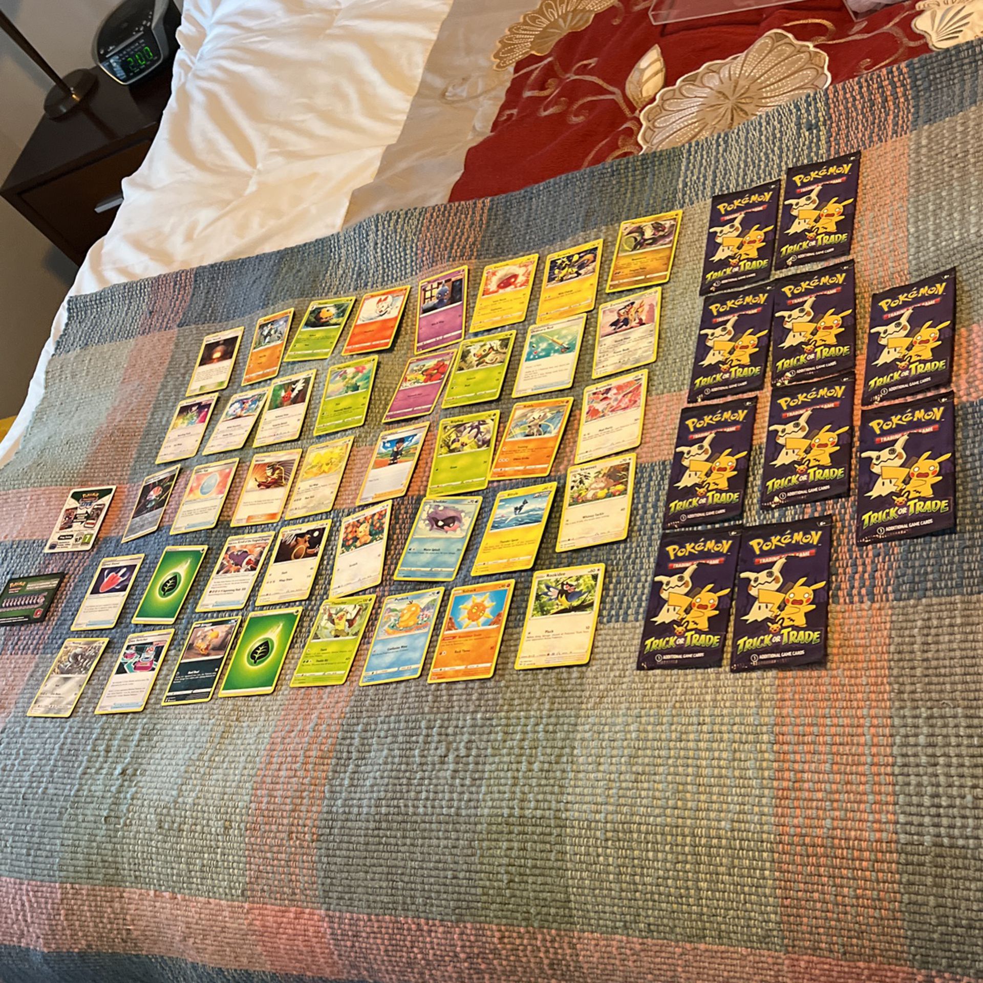 Lot Of 40 Pokemon Cards And 10unopened Trick Or Trade Packs