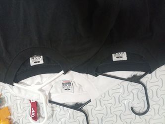 Pro Club XL -- 2 blacks -- 1 white -- 15$