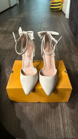 Heel Nude Size 7 1/2